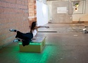 Veza Maria Fernandez, Performance auf dem Bausound-Sockel von Christof Neugebauer. Foto: Alexandra Gschiel