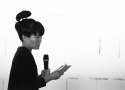 Vortragsperformance Elaine Wing-Ah Ho, Foto: Alexandra Gschiel