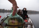 Mndung Drau in die Donau: Verankerung der Flasche mit Quellwasser. Foto: Eva Ursprung